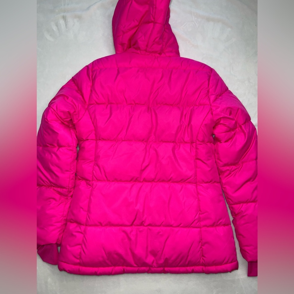 Amazon Essentials Women's Heavyweight Long-Sleeve Hooded Puffer Coat - Picture 8 of 12